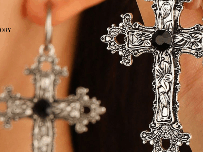 Silver Jewellery in Gothic Fashion: Dark Elegance, Symbolism, and Dramatic Style